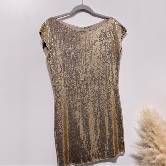 Alice + Olivia Gold Sequin Shift Dress Size M Back Keyhole. - Picture 5 of 12